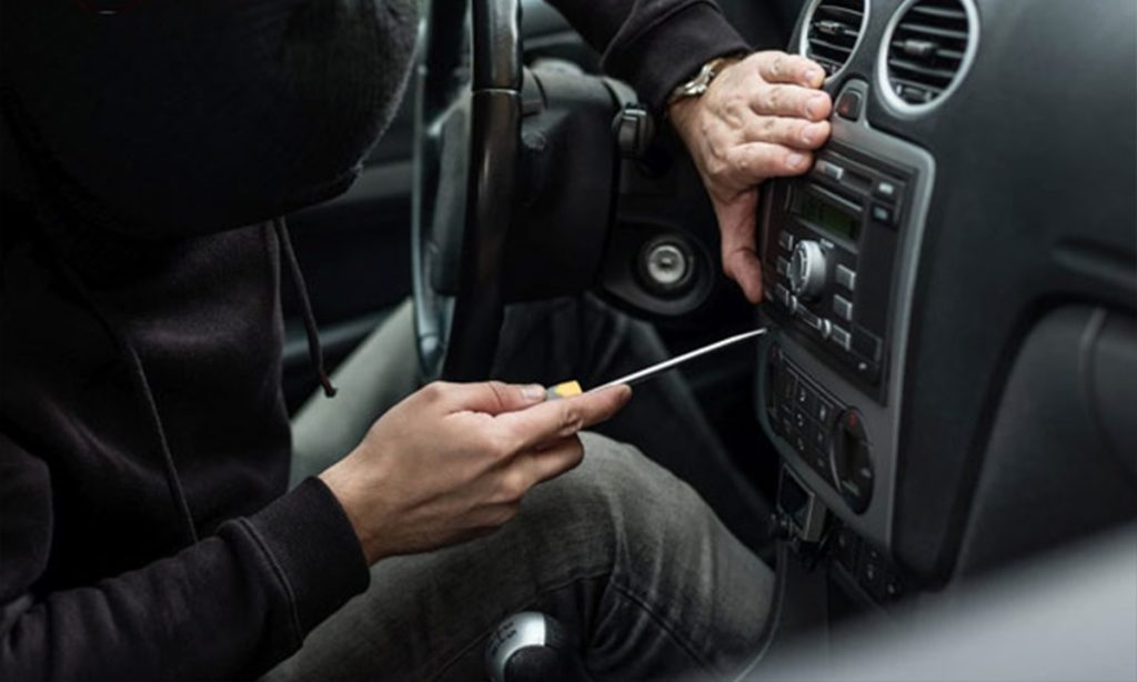 ۱۰ روش مؤثر برای جلوگیری از سرقت مانیتور خودرو: نگاهی تخصصی به راهکارهای پیشرفته امنیتی در خودروهای امروزی 2 ۱۰ روش مؤثر برای جلوگیری از سرقت مانیتور خودرو